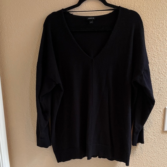 torrid Sweaters - ⭐️LAST CHANCE⭐️ Torrid Black V-Neck Sweater